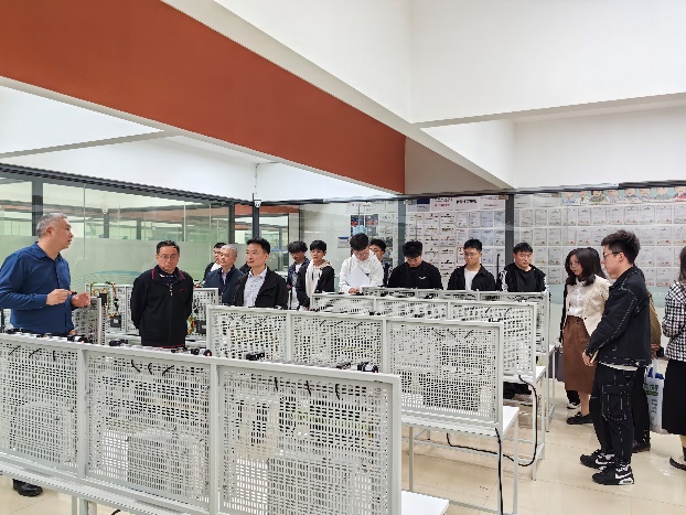 攜手拓崗、共謀發展--人工智能學院院領導帶隊赴重慶社平科技訪企拓崗 拓展活動